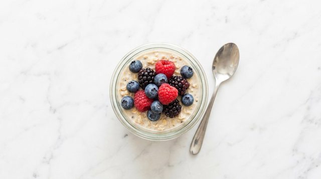 Overnight Oats with Berries